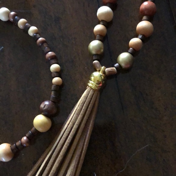 Beautiful wooden beaded long necklace - Picture 3 of 3
